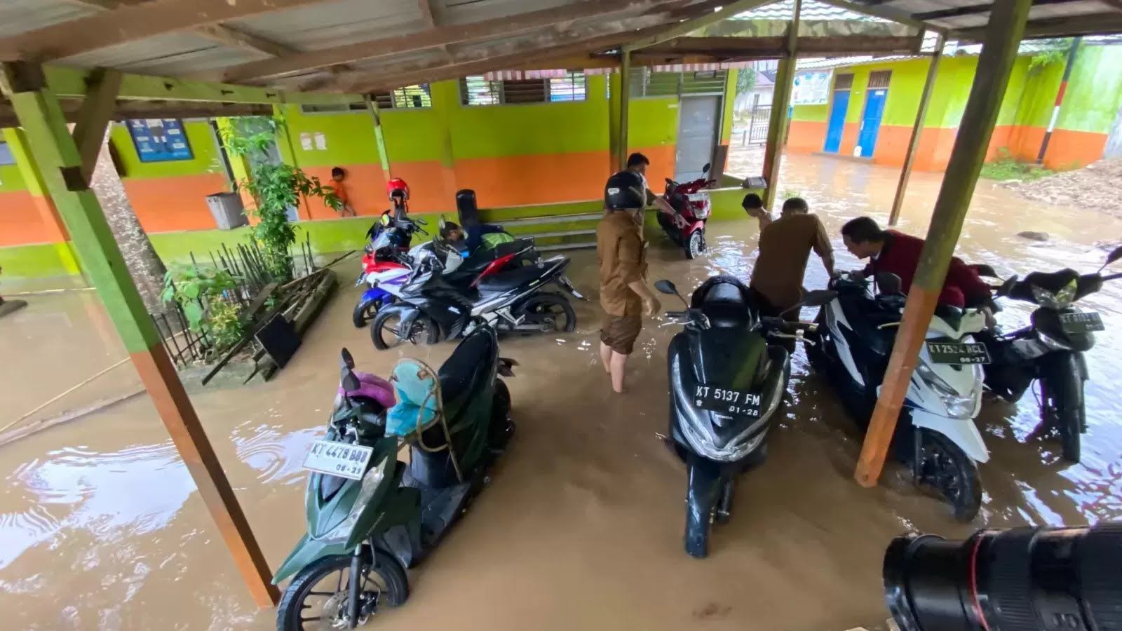  Banjir Terjang SD Negeri 019 Sungai Siring, Lima Ruang Kelas Terendam 
