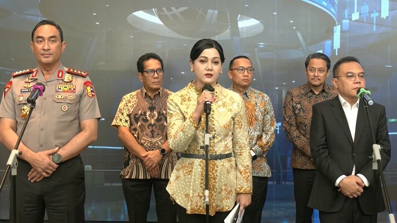 OJK Denda 3 Emiten Rp2,1 Triliun usai IHSG Anjlok
