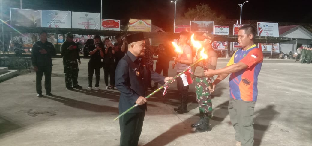 Semarak HUT RI Ke-79, Pemkab Mahulu Gelar Upacara Taptu dan Pawai Obor 