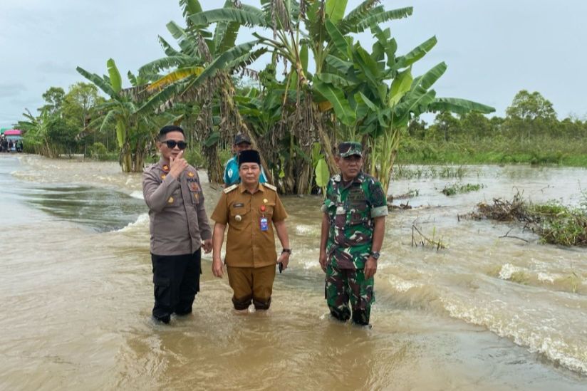 Banjir di Kenohan Putuskan Jalan Penghubung Sekampar-Kota Bangun