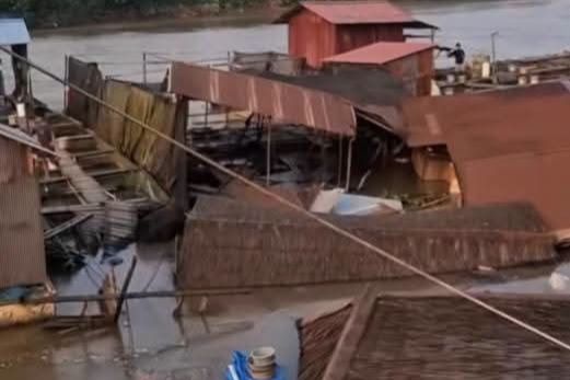 Longsor di Jembayan: 3 Rumah Terdampak, Sejumlah Warga Mengungsi ke Rumah Kerabat
