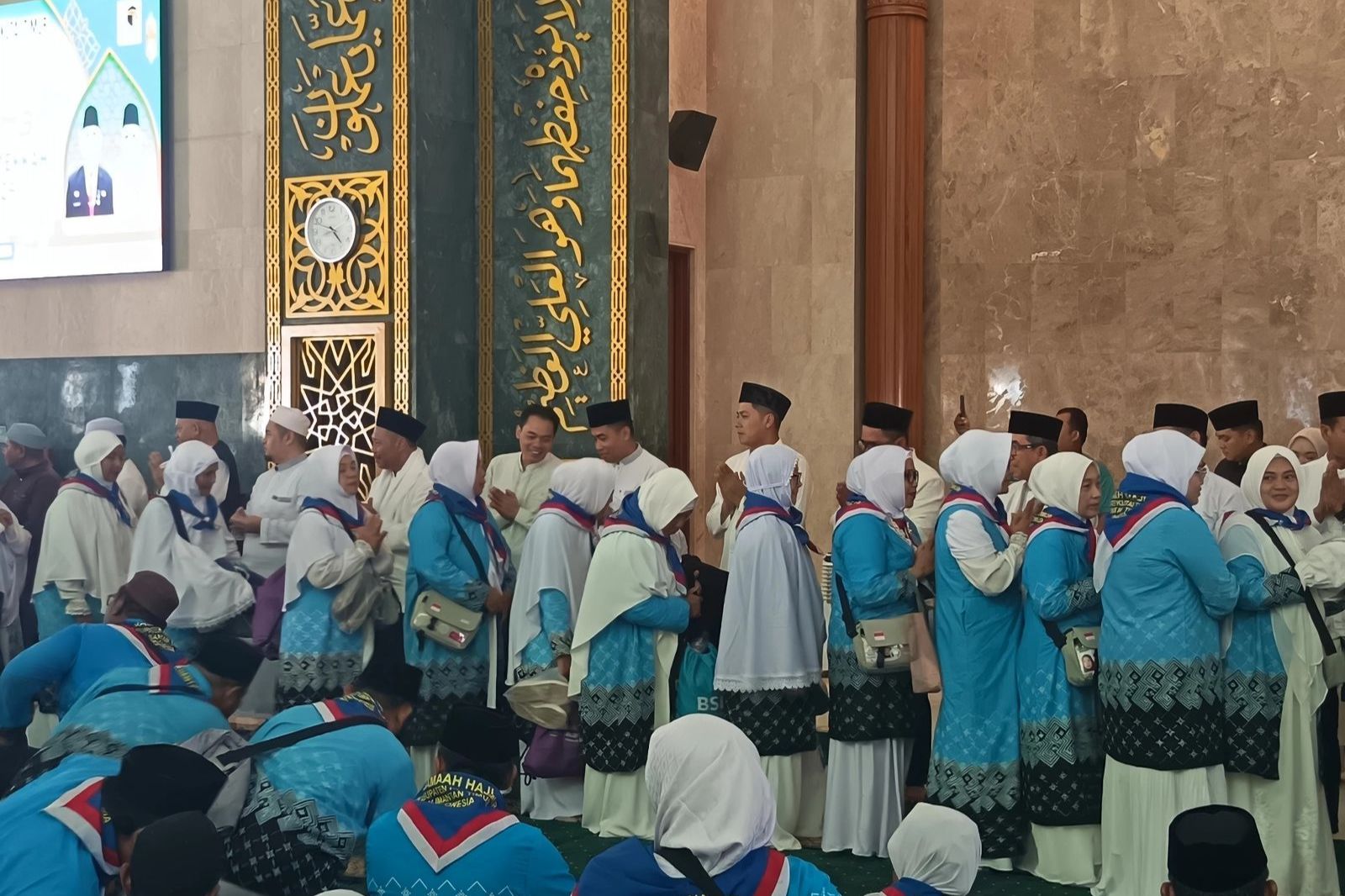 170 Jamaah Haji Kutim Berangkat, Bupati Ingatkan Jaga Niat dan Kesabaran