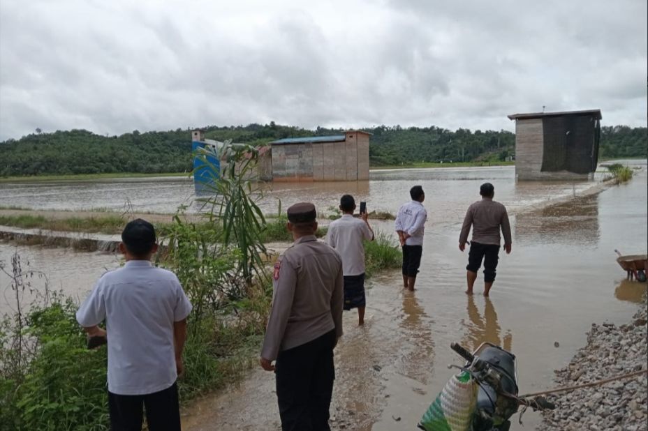 Banjir di Kota Bangun Belum Surut, Kapolsek Sebut Rumah Penduduk Masih Aman