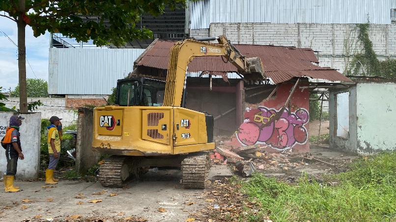 Pemprov Kaltim Bongkar Bangunan Liar di Eks Bandara Temindung, Amankan Aset untuk Perkantoran Terpadu