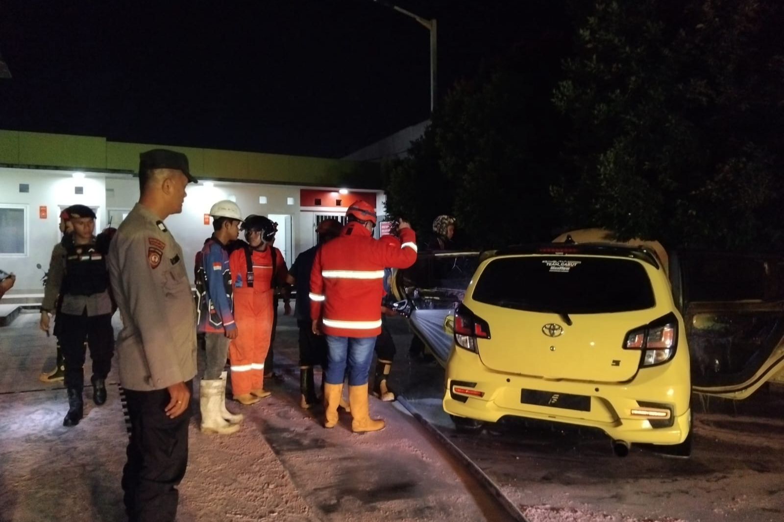 BREAKING NEWS! 1 Unit Mobil Agya Terbakar di SPBU Jalan Pangeran Diponegoro, Diduga Pengetap BBM