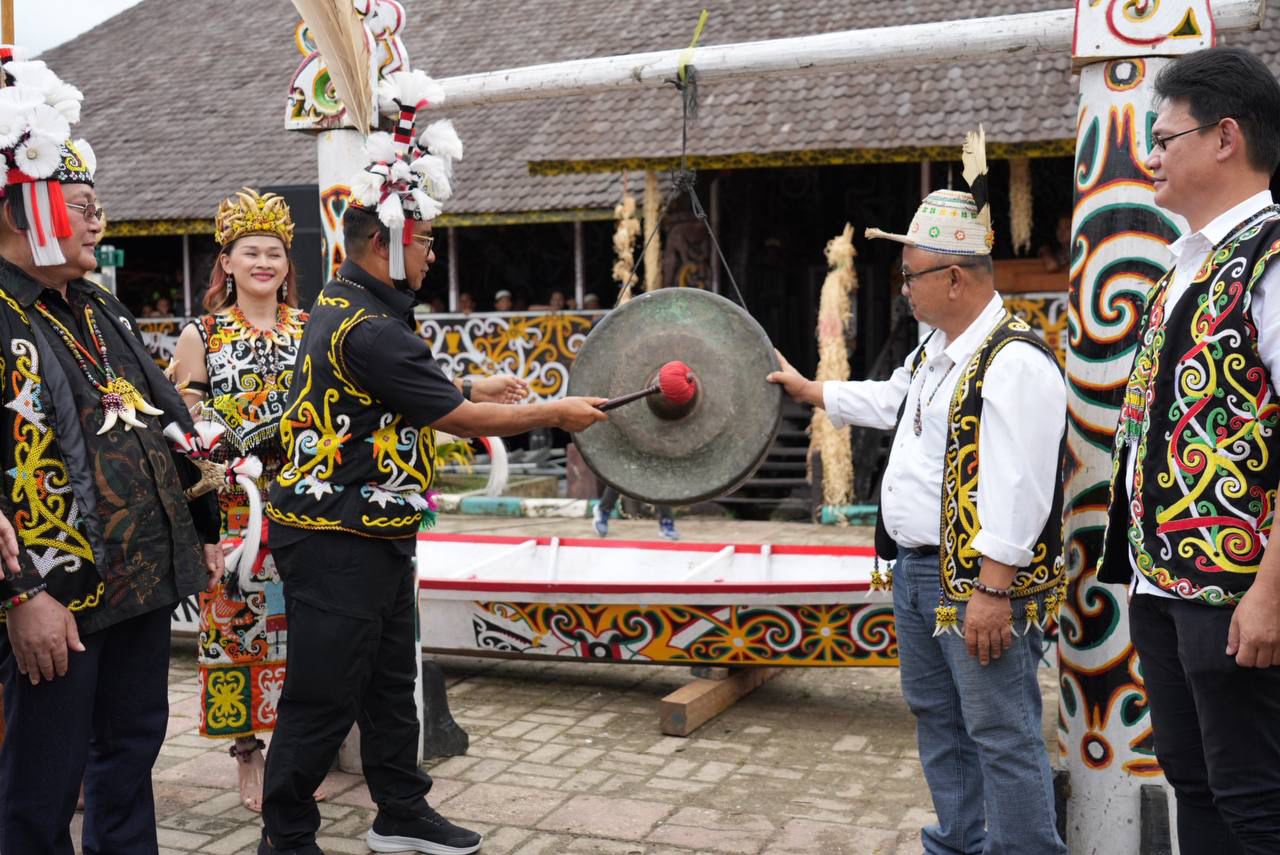 Hadir Dalam Penutupan Perayaan Festival Budaya Pampang, Akmal Malik: Saya Rela Pulang Cepat Demi Masyarakat