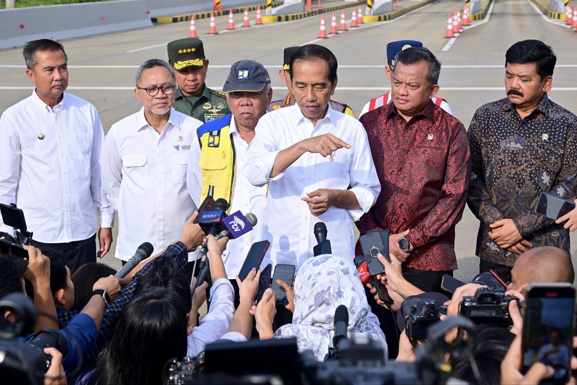 Jokowi Sebut Sudah Teken PP Kenaikan Gaji TNI/Polri Tahun 2024