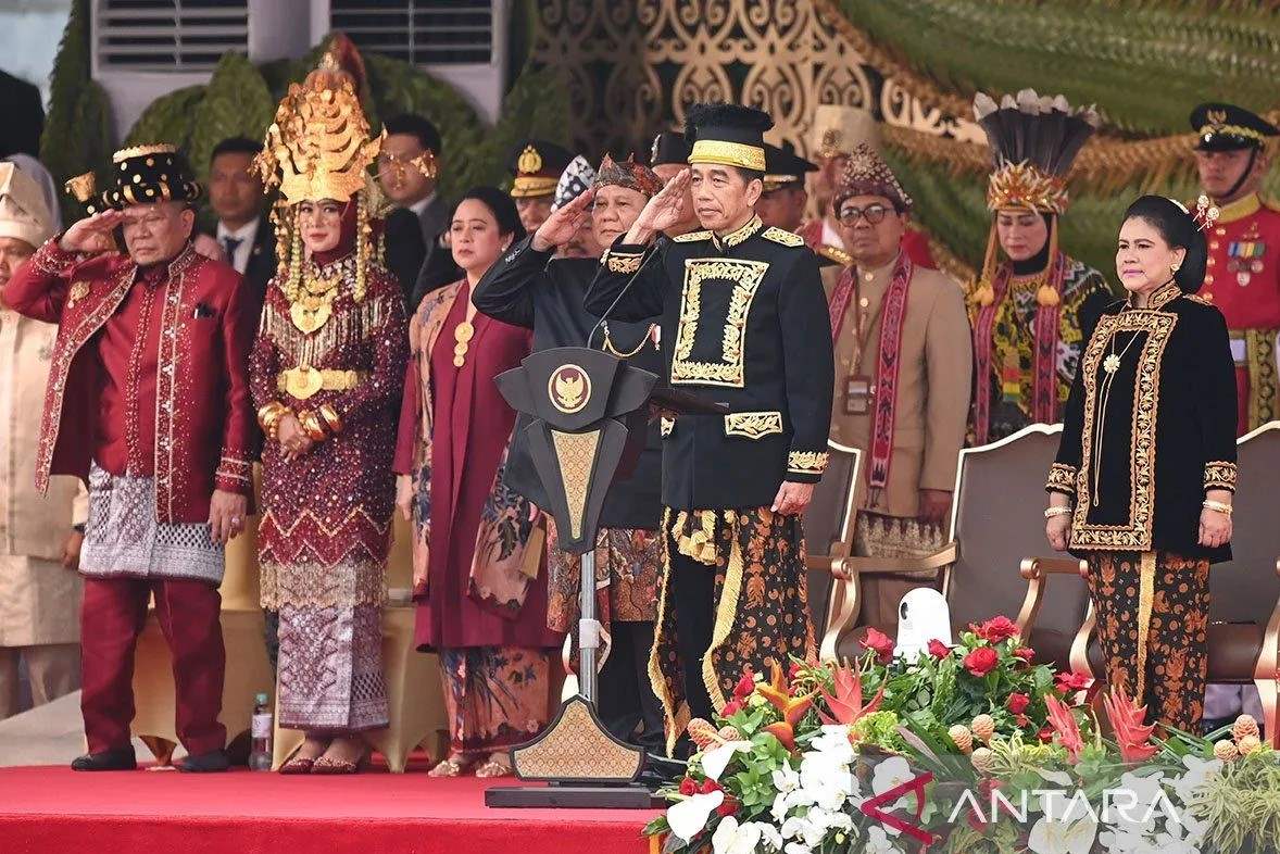 Baju Pangeran Kutai Jadi Pilihan Jokowi saat Upacara HUT RI ke-79 di IKN