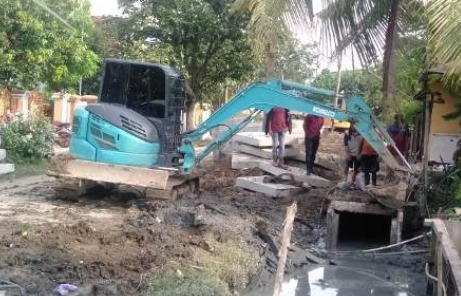 Cegah Banjir, Kelurahan Melayu Tenggarong Normalisasi Drainase 