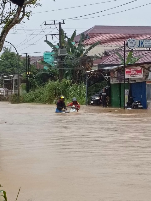  Tenggarong Dikepung Banjir, Mobilitas Warga Nyaris Lumpuh Total 