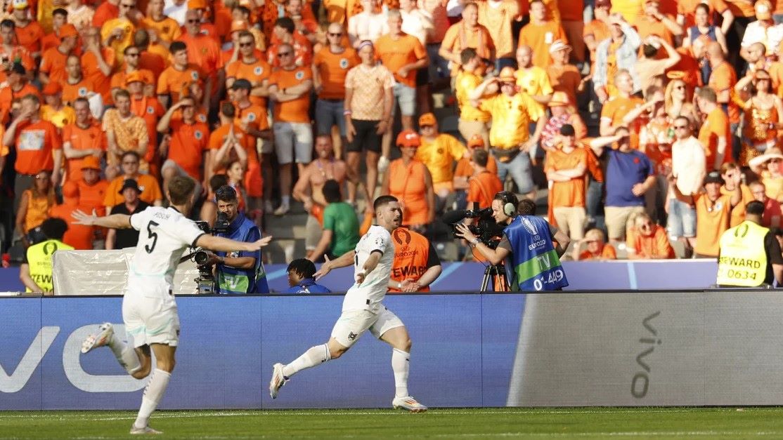 Fans 'Timnas Pusat' Tertunduk Lesu usai Belanda Takluk oleh Austria 3-2