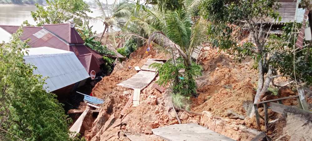 Sungai Mahakam Abrasi, Langgar dan Tiga Rumah Ambruk di Muara Bunyut
