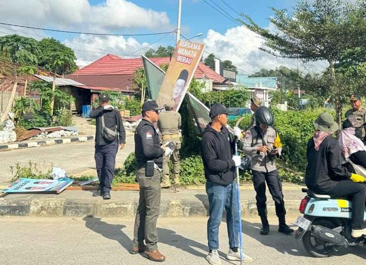 Bawaslu Mulai Tertibkan Alat Peraga Sosialisasi