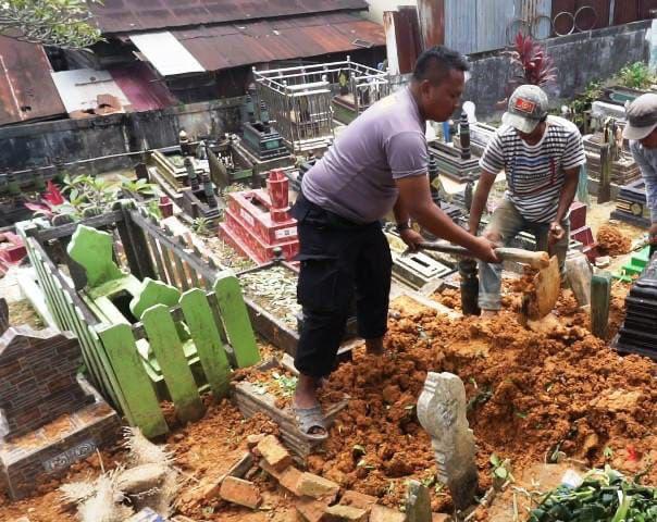 23 Tahun Jadi Penggali Kubur Sukarela, Bripka Joko Patut Dipuji Kapolri dan Kapolres Samarinda