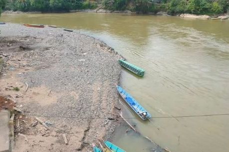 Sungai Mahakam Surut Lagi, Warga Perbatasan Mahulu Mulai Sulit Mendapatkan BBM