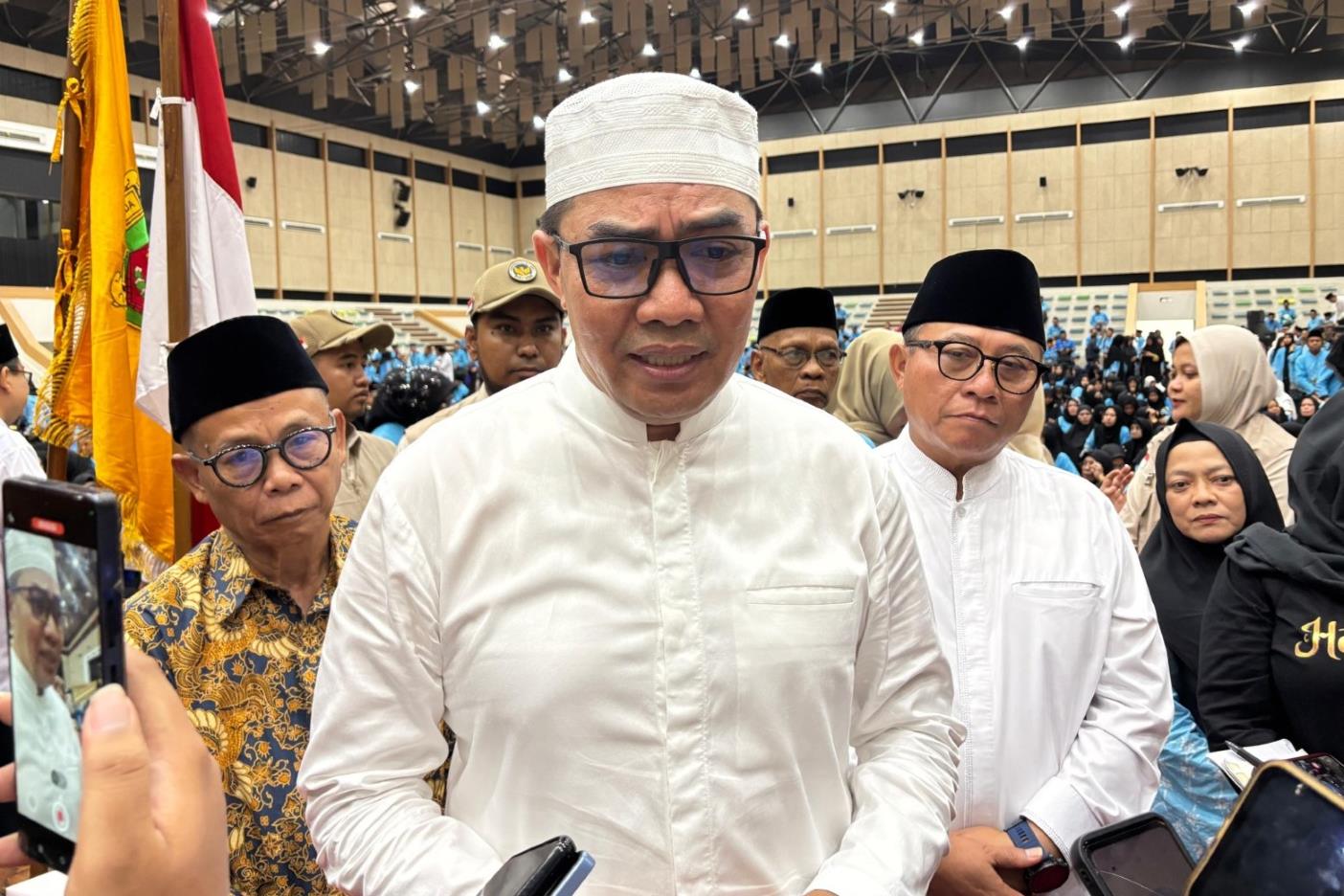 Andi Harun Bagi-Bagi Uang Saku 100 Riyal untuk 1.024 Jamaah Haji Samarinda