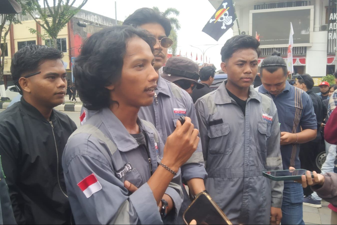 Keterlambatan Gaji dan Penolakan Kenaikan Tarif PBB 2025, Pekerja Kontraktor RDMP Ikut Aksi di Balikpapan