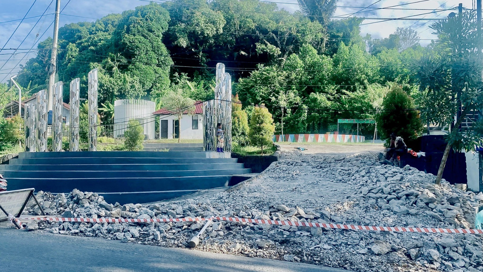 Kesalahan Desain Pintu Masuk, DLHK Terpaksa Bongkar Sebagian RTH Bukit Maritam