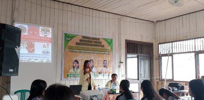 Pemuda Katolik Mahulu Sosialisasi Bahaya Pernikahan Dini kepada Pelajar