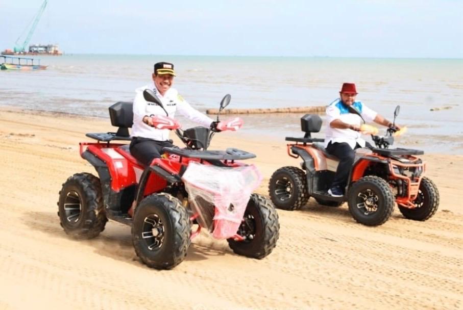 Wakil Bupati PPU Serahkan Kapal dan ATV untuk Pokdarwis Tanjung Jumlai dan Sinar Bahari