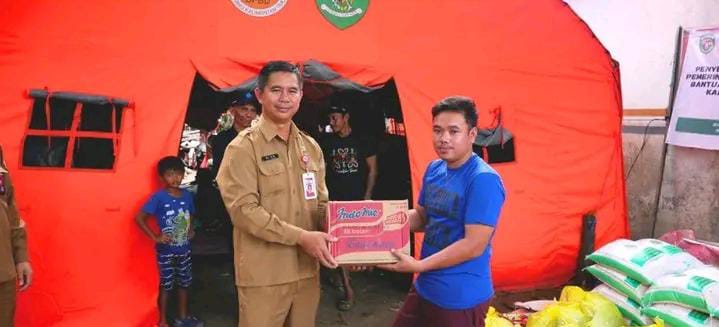 Pemkab Kubar dan Pihak Swata Bantu Korban Kebakaran Jengan Danum