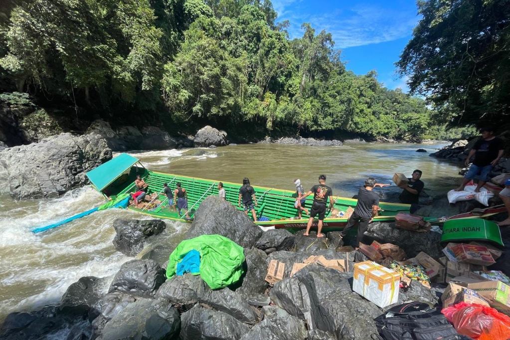 Warga Long Apari Mahulu Desak Gubernur Kaltim Buka Mata Melihat Kesulitan Rakyat di Wilayah Perbatasan