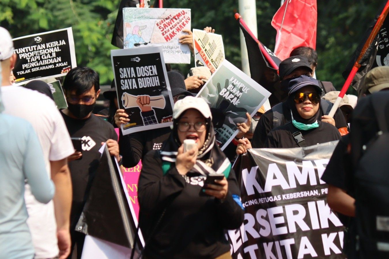 Serikat Pekerja Kampus Desak Rektor Jaga Jarak dari Kekuasaan: Stop Menjilat!