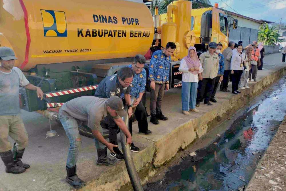 Bupati Berau Sri Juniarsih Sentil Mobil Penyedot Lumpur yang Mangkrak