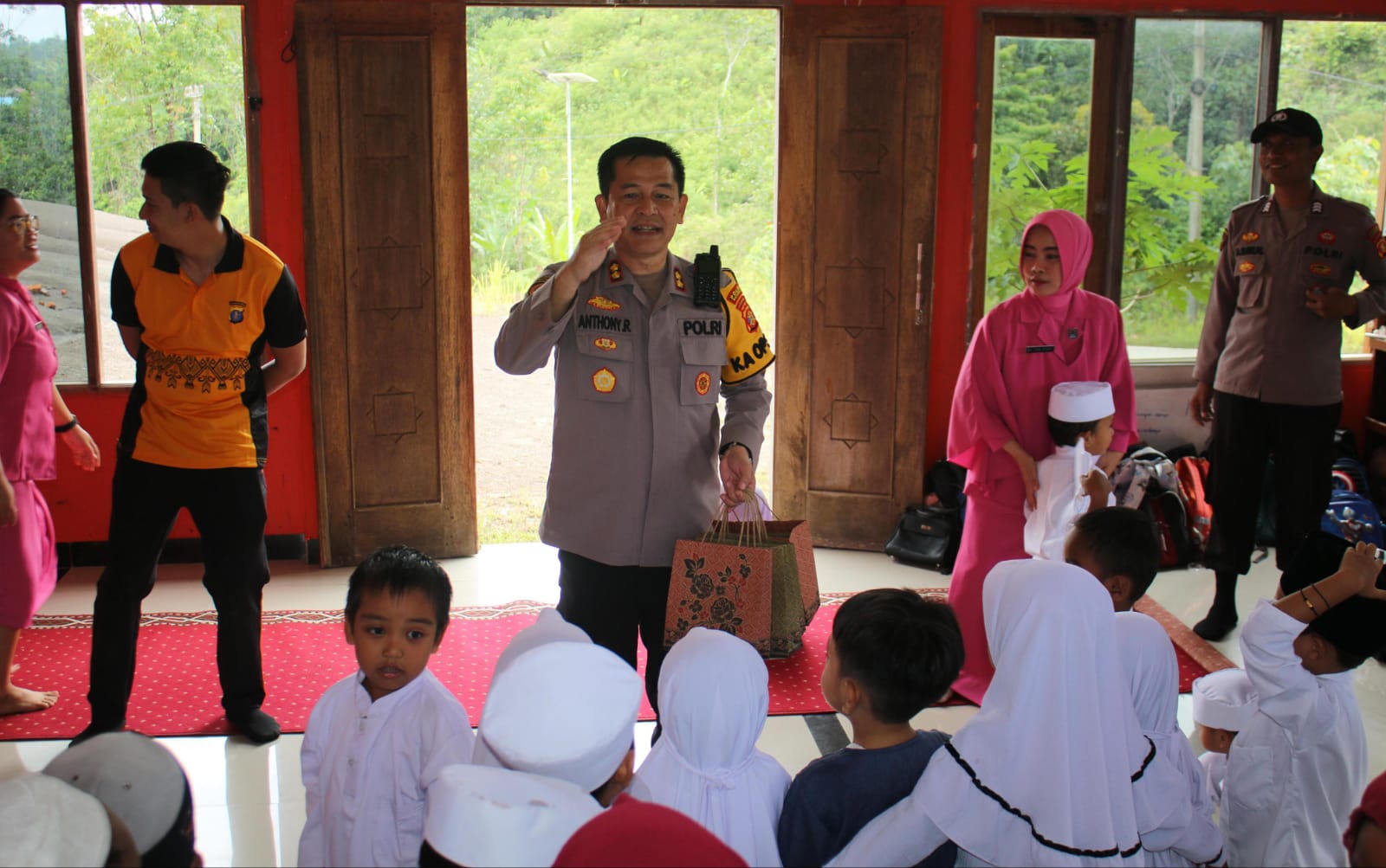 Jumat Berkah, Kapolres Mahulu Tekankan Pentingnya Budaya Hidup Bersih 