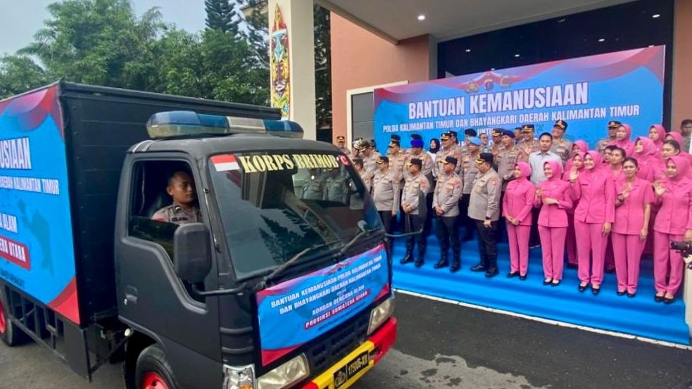 Polda Kaltim Salurkan Bantuan Senilai Rp1,5 Miliar untuk Korban Banjir Bandang di Sumatera