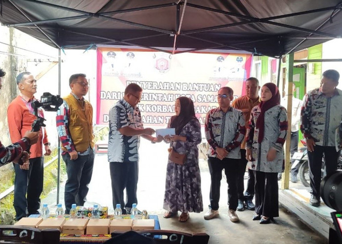 Serahkan Bantuan untuk Korban Kebakaran di Samarinda Seberang, Wawali Upayakan  Perluas Akses Gang