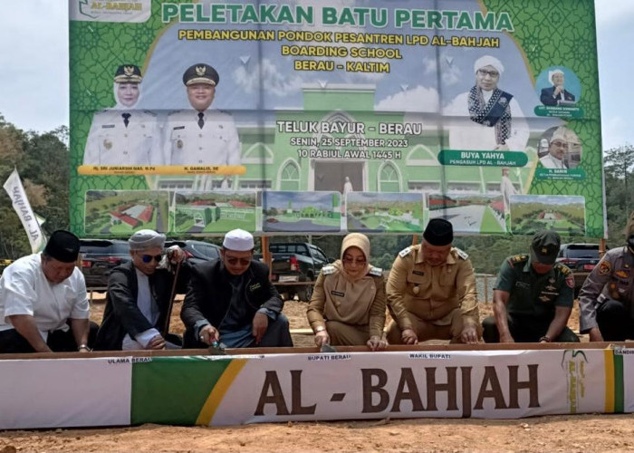 Bupati Berau Letakan Batu Pertama Pembangunan Pondok Pesantren Al-Bahjah 