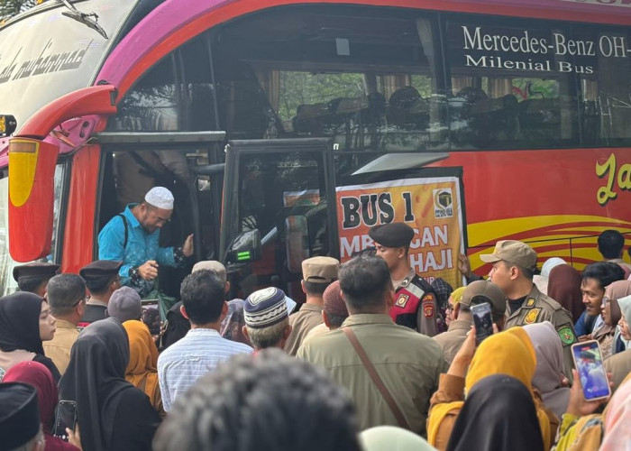 Kedatangan 170 Jamaah Haji Kutai Timur Disambut Haru Ratusan Keluarga, Buoati: Semoga Mabrur