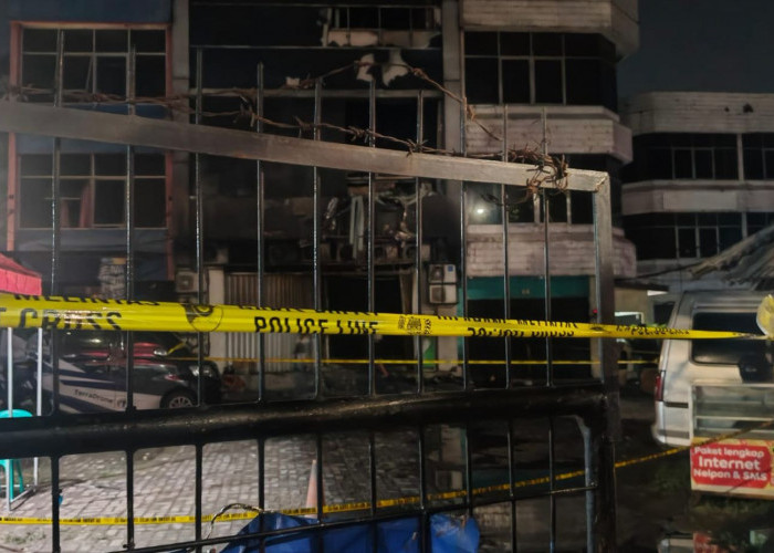 Keluarga Mulai Jemput Jenazah Korban, 22 Orang Tewas dalam Kebakaran Gedung Terra Drone Jakarta