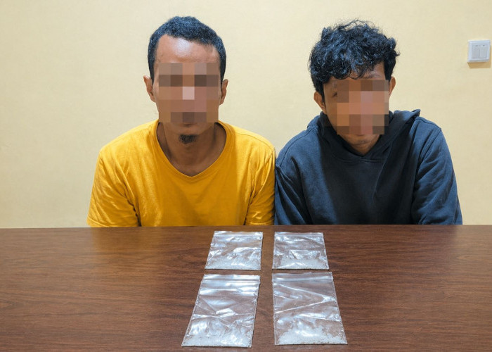 Gerak Gerik Mencurigakan di Pinggir Jalan, 2 Pria di Balikpapan Ketahuan Miliki 4 Paket Sabu