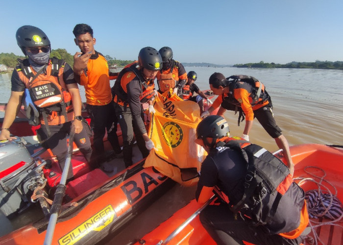 Nelayan yang Hilang di Desa Jembayan Ditemukan Meninggal, Korban Diduga Terjatuh saat Vertigo Kambuh.