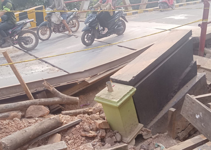 Baru Diperbaiki, Lintasan Sementara Jembatan Lembak Kembali Amblas 