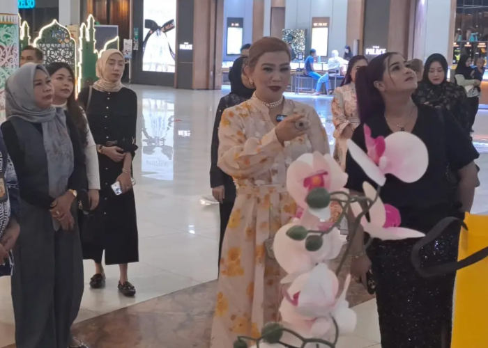 Bunda Harum Kunjungi Stan Kaltim Fair 2025, Apresiasi Peran Diskominfo Kaltim dalam Literasi Digital