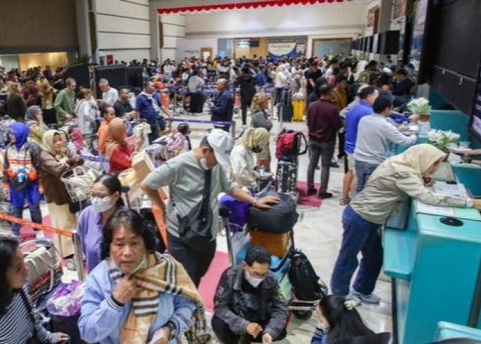 8 Bandara Ditutup Sementara, 373 Penerbangan Terdampak Erupsi Anak Krakatau