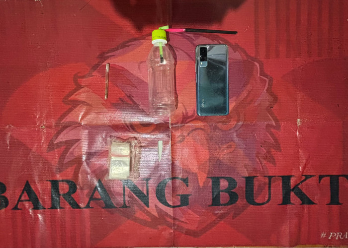 Polres Paser Bekuk Dua Pria Diduga Pengedar Sabu di Desa Senaken