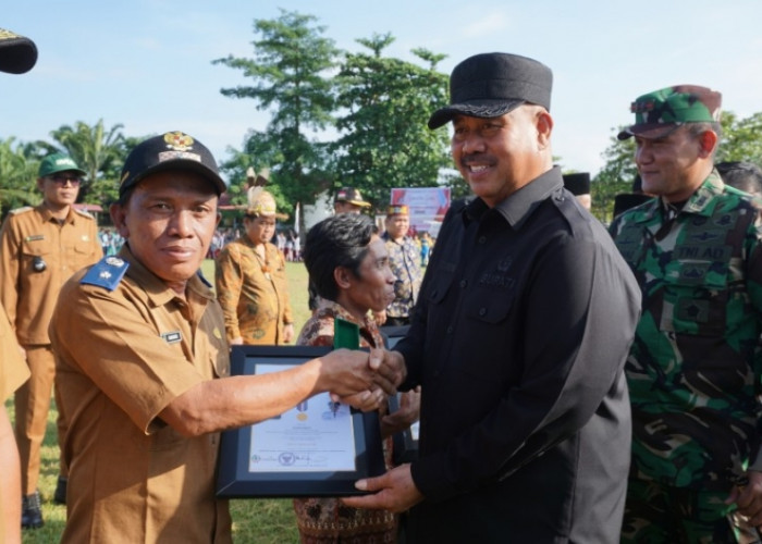 Pemkab Kukar Beri Penghargaan ke 50 Desa Berprestasi