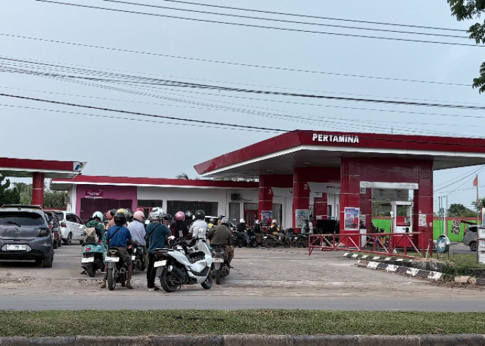 Pasokan BBM Bersubsidi di Kutim Dibatasi, Antrean SPBU Memanjang 
