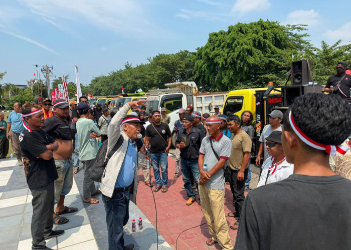 Sopir Truk Demo Soal Kelangkaan Solar hingga Minta Kelonggaran Perizinan Galian C 