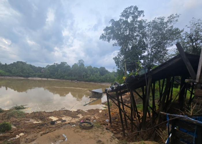Longsor di Kampung Benggeris Kutai Barat, 3 Rumah Warga di Bantaran Sungai Kedang Pahu Rusak