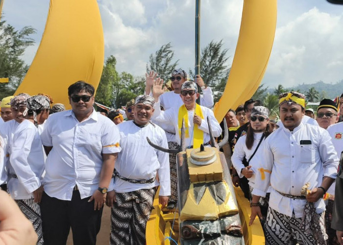 Mengulur Naga Jadi Simbol Pelestarian Budaya dan Harmoni Investasi di Festival Sekerat Nusantara Kutai Timur