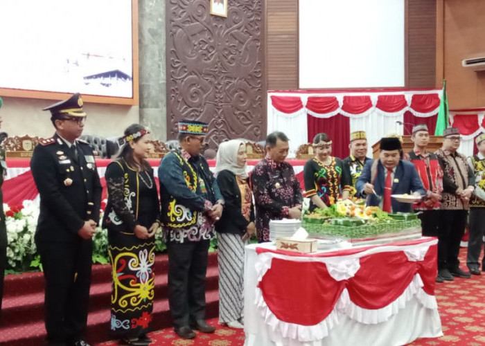 Pemkab dan DPRD Kutai Barat Ikuti Pidato Kenegaraan Presiden pada HUT ke-80 RI