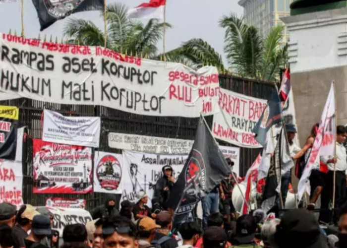 UU Perampasan Aset Koruptor Tak Disahkan Hari Ini, Driver Ojol Kecewa Botok Pulang di Tengah Aksi