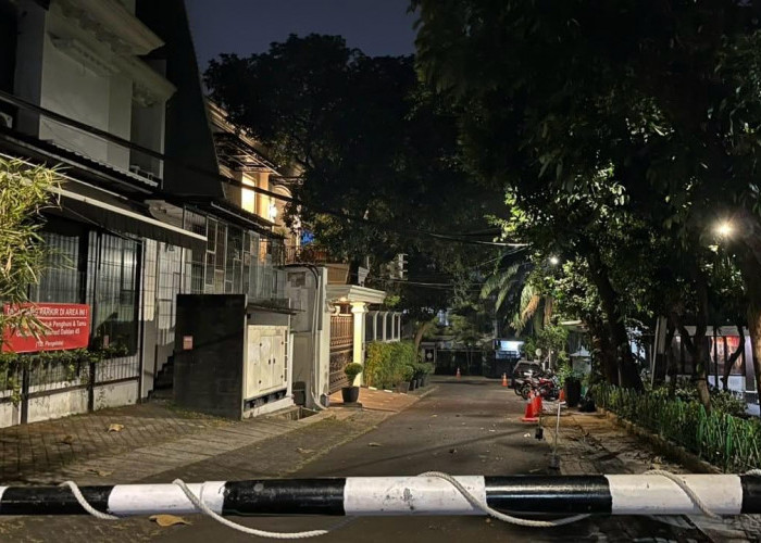 Suasana Kediaman Eks Jampidsus Febrie Tertutup, Sutrimo Penjaga Rumahnya Ditemukan Meninggal