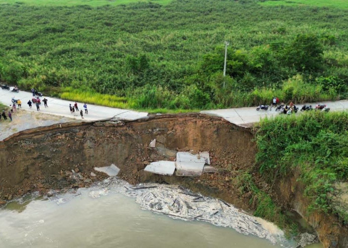 Jalan Poros Muara Muntai-Muara Wis Kukar Putus, Akses Warga 2 Wilayah Terganggu