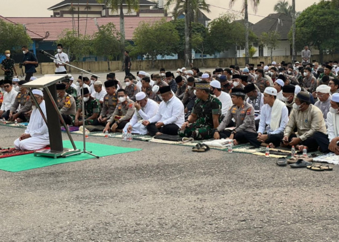 Tangis Pecah Usai Salat Istisqa, Bupati Sri Juniarsih: Personel Lapangan Sudah Kelelahan